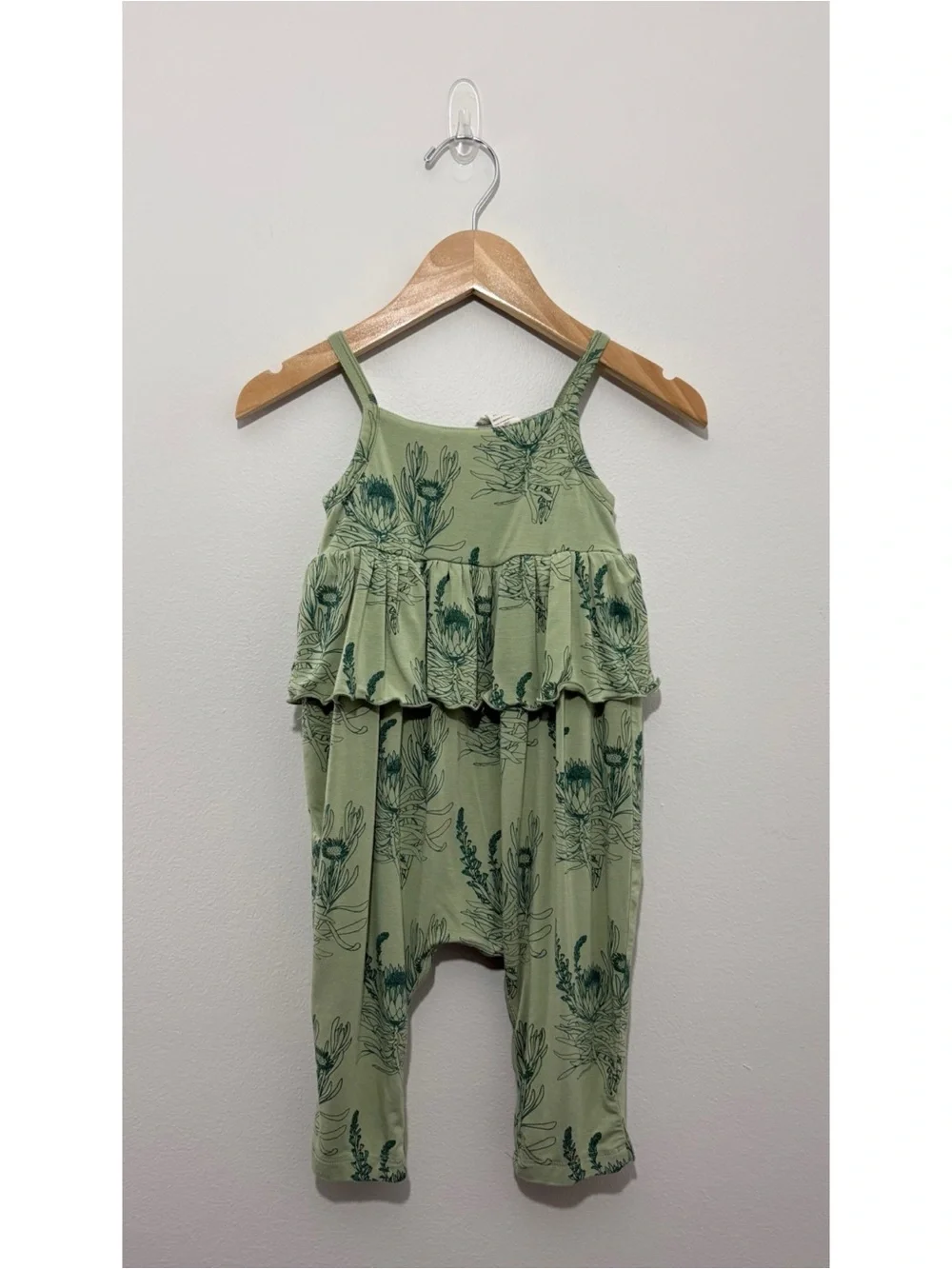 Kate Quinn green floral print ruffle detail one piece romper (12-18 months)